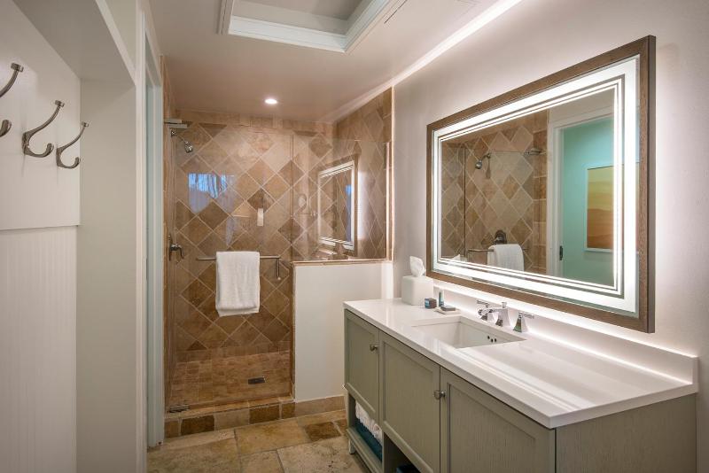 Family Room image 3