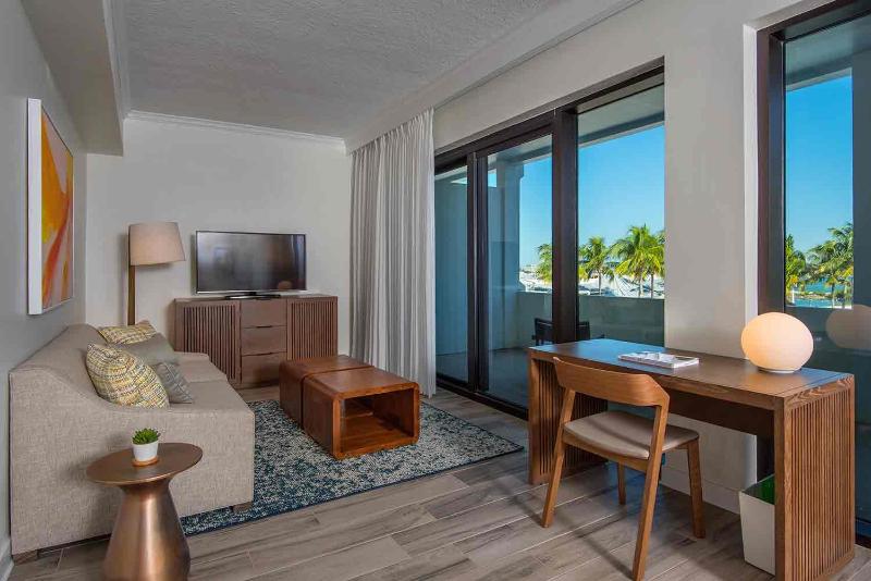 Lanai Adult King Guestroom with Waterview image 3
