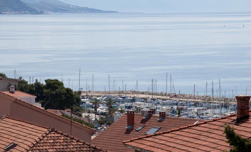 One-Bedroom Apartment with Terrace and Sea View -Roosewelt Street image 4