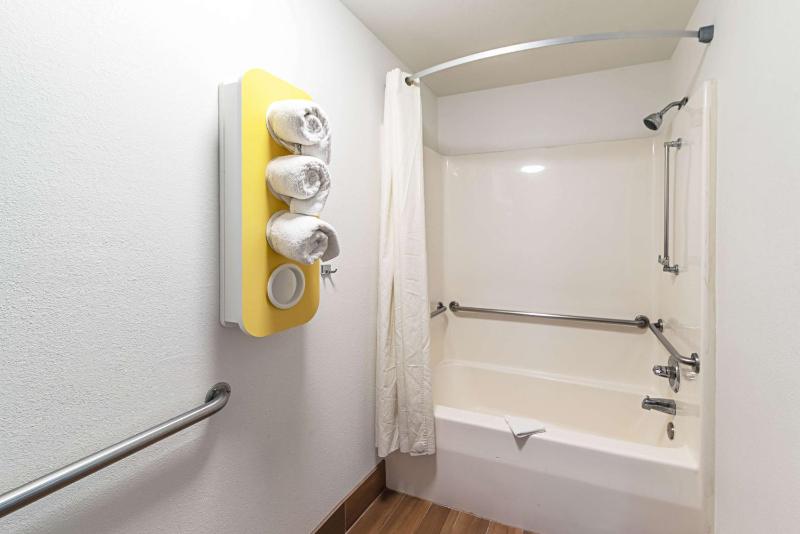 Double Room - Disability Access - Non-Smoking image 1