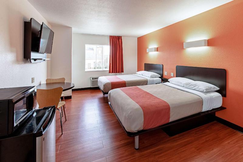 Quadruple Room - Non-Smoking image 1