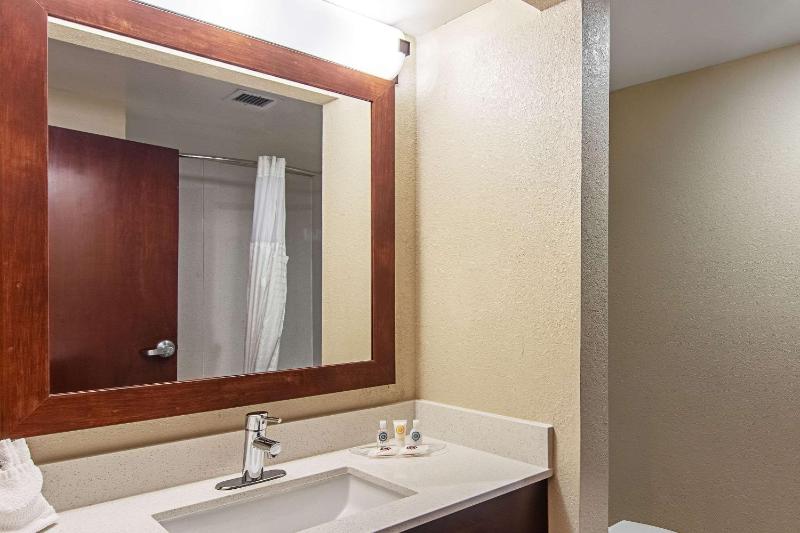 King Suite - Non-Smoking image 1
