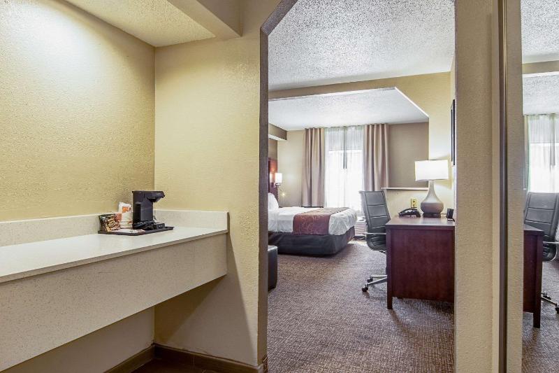 King Suite - Non-Smoking image 2