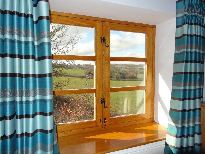 Suite With Four Poster Bed image 2
