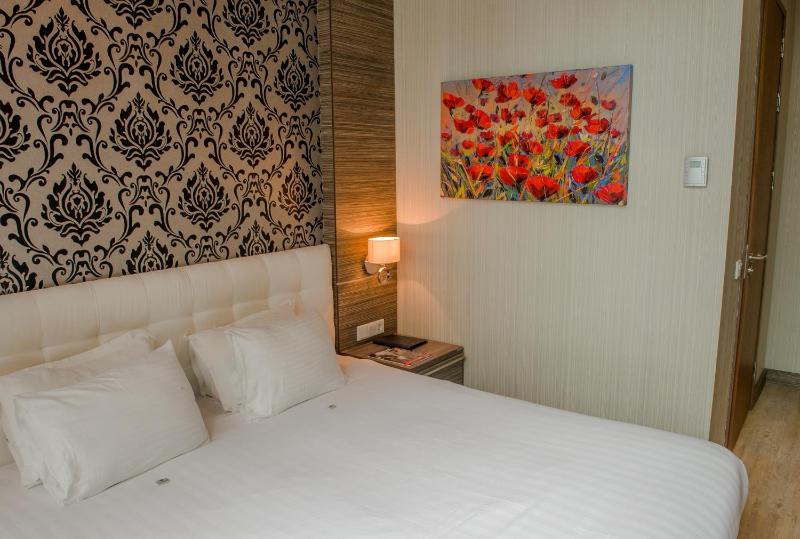 Deluxe Double Room image 4