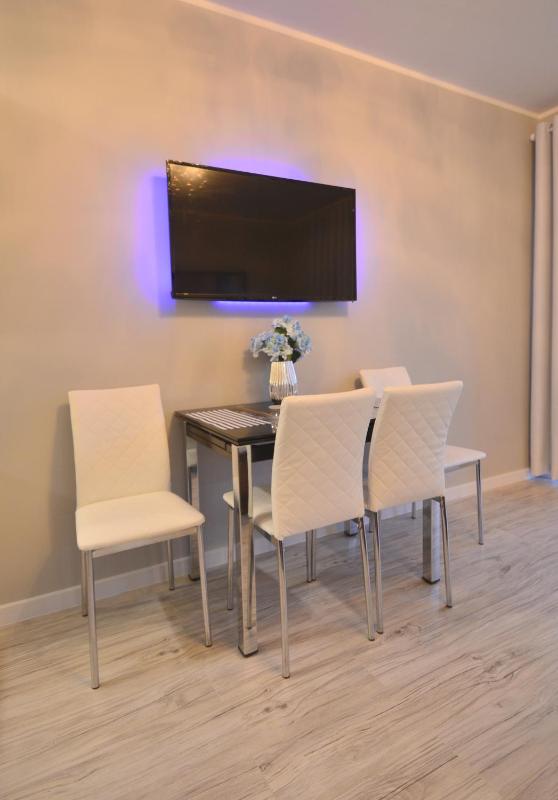 Studio Apartment with Parking image 2