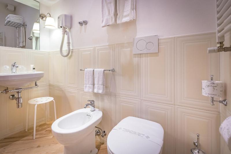 Double Room with Garden View image 3