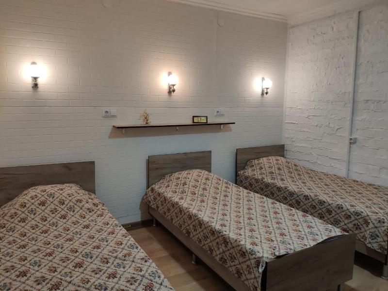 Standard Triple Room image 2