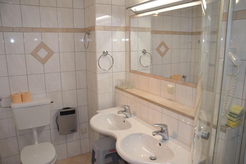Two-Bedroom Chalet image 4