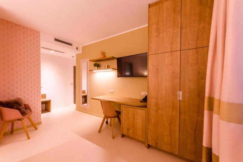 Superior Twin Room image 2