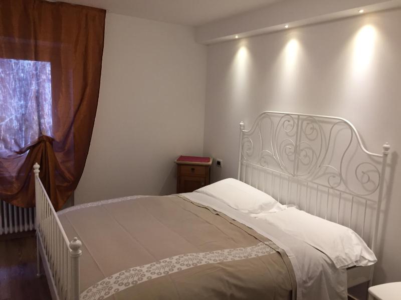 One-Bedroom Apartment image 4