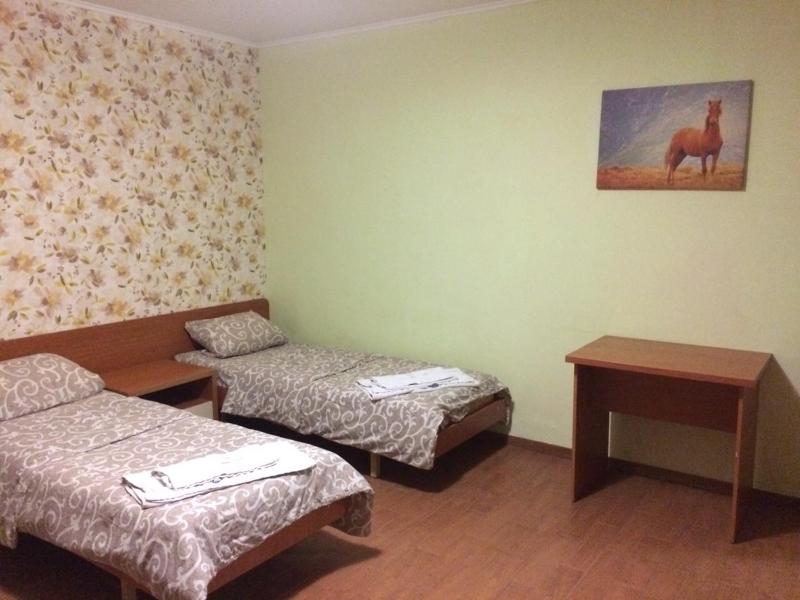 Basic Triple Room with Shared Bathroom image 2