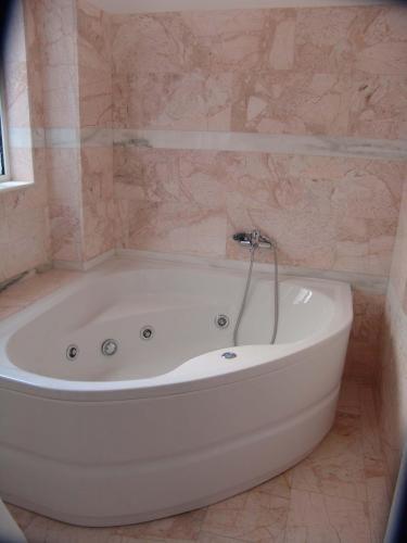 Grand Suite (3 guests) image 1