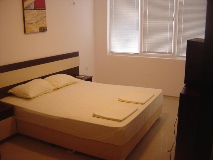 One-Bedroom Apartment with Terrace image 2