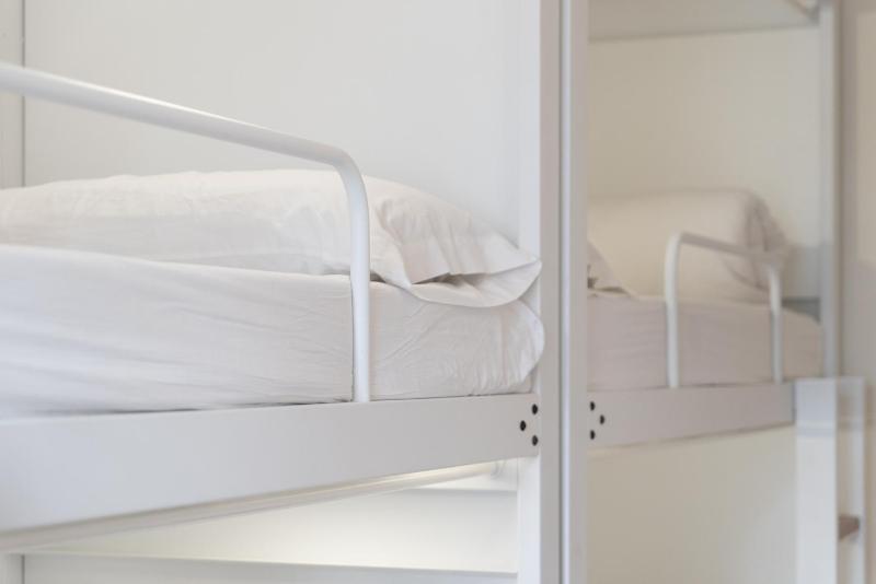Triple Room with Shared Bathroom image 4