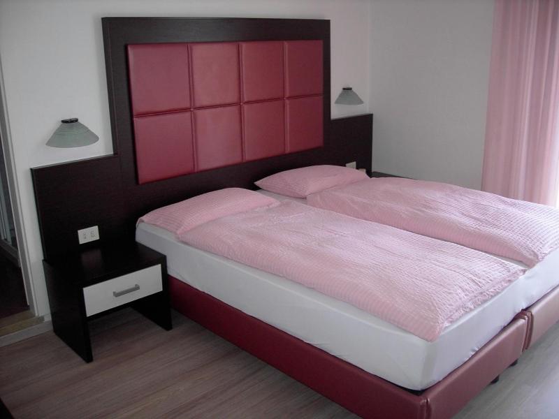 Superior Double Room with Balcony and Lake View image 2