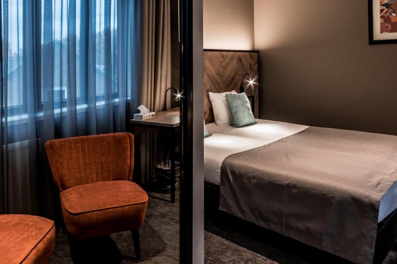 Superior Twin Room image 4