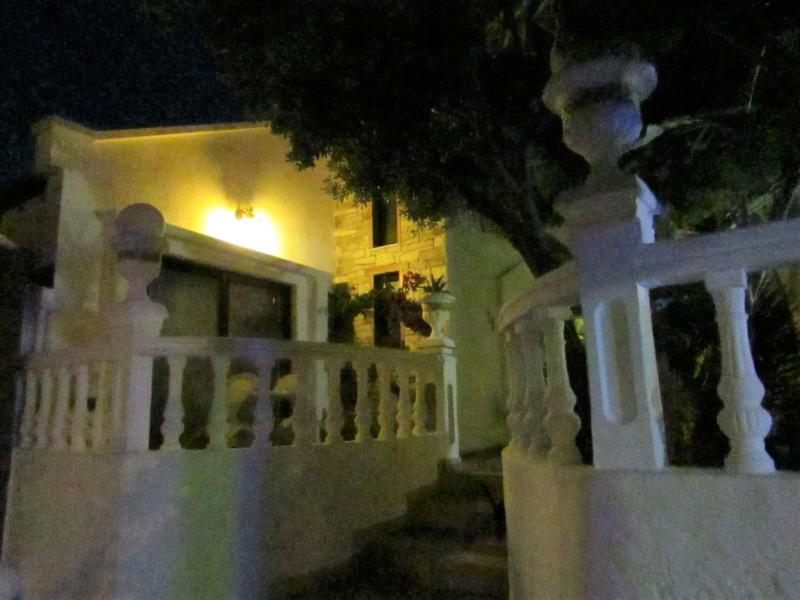 Split-level Apartment with Balcony image 2