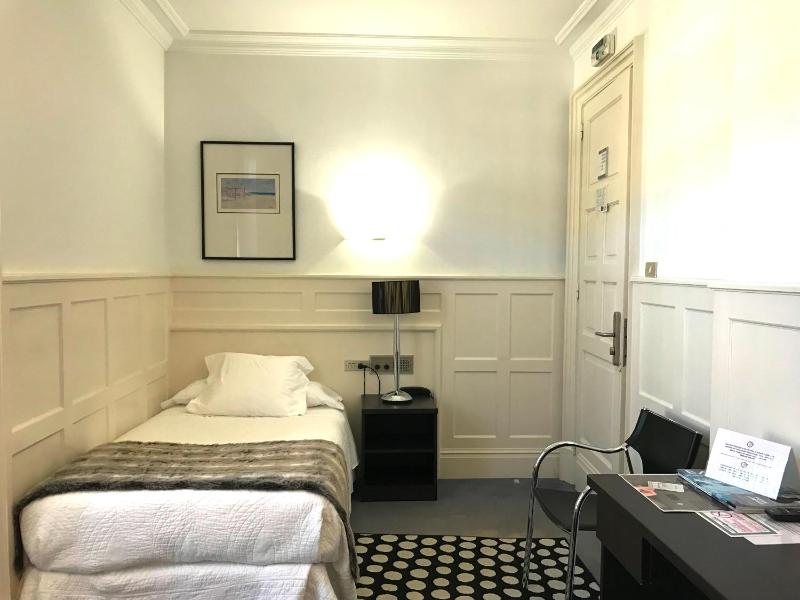 Single Room image 4