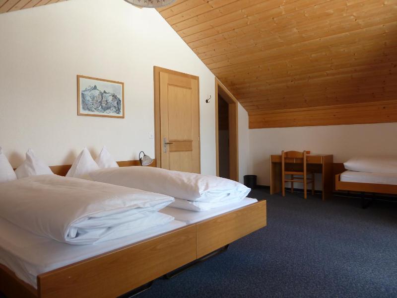 Quadruple Room with Private Bathroom image 3