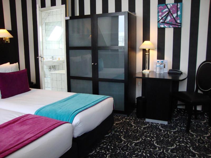 Privilege Triple Room image 2