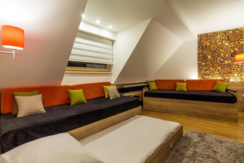 Special Offer - One-Bedroom Apartment with Free Parking image 4