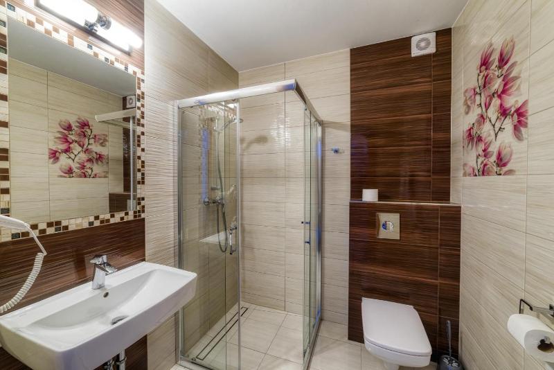 Large Double Room image 1