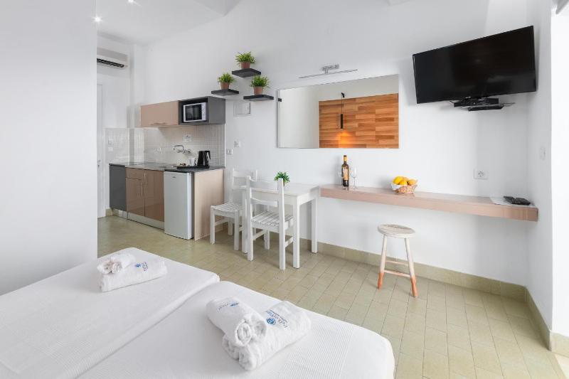 Superior Sea View Room image 3