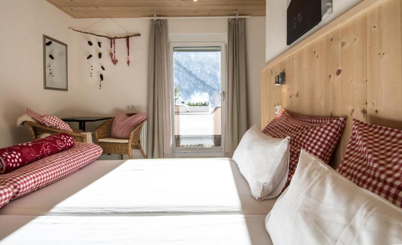 Superior One-Bedroom Suite with Balcony image 2