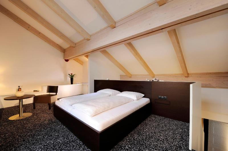 Duplex Suite with Balcony and Mountain View image 3