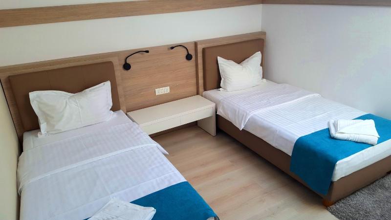 Twin Room image 1