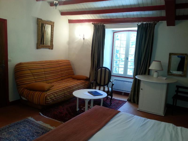 Superior Triple Room image 3