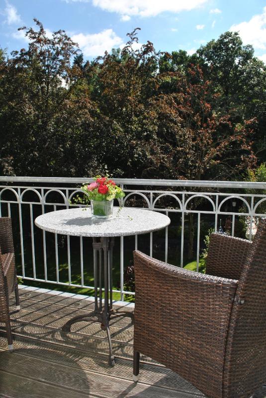 Deluxe Double Room with Balcony image 2