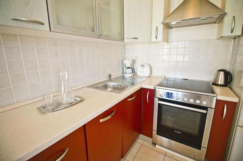Three-Bedroom Apartment with Terrace and Sea View image 2