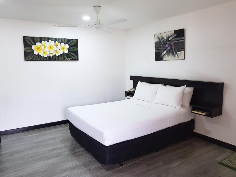 Premier Twin Room image 1
