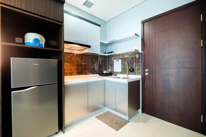 Spacious and Artsy Studio Apartment at Brooklyn Alam Sutera By Travelio - image 9