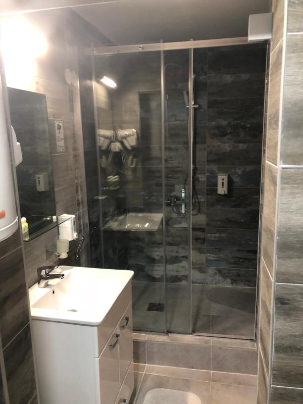 Standard Quadruple Room image 4