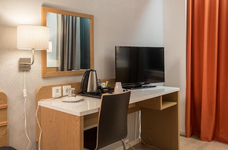 Standard Single Room image 4