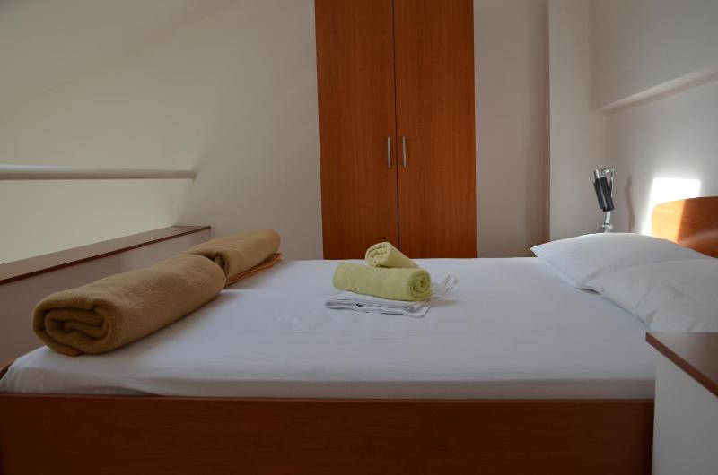 One-Bedroom Apartment with Balcony and Sea View - Br.3 image 3