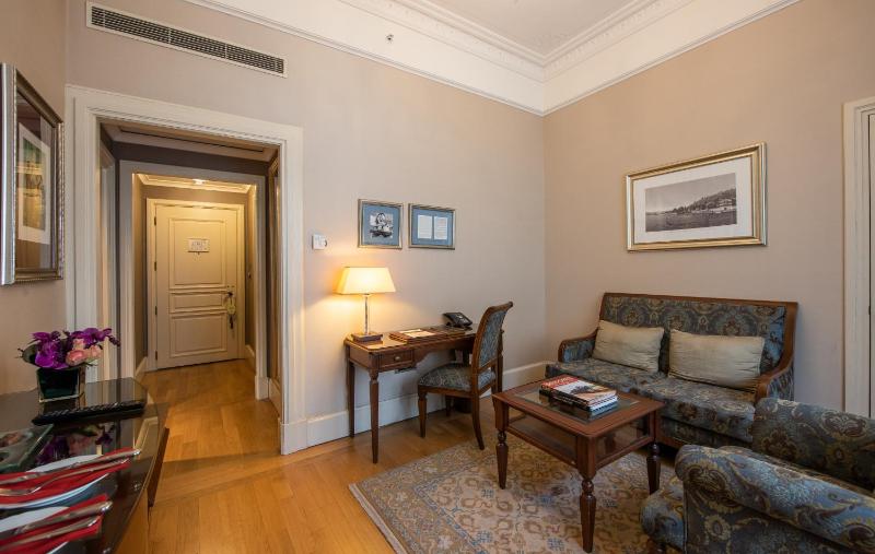 Ernest Hemingway Suite image 4