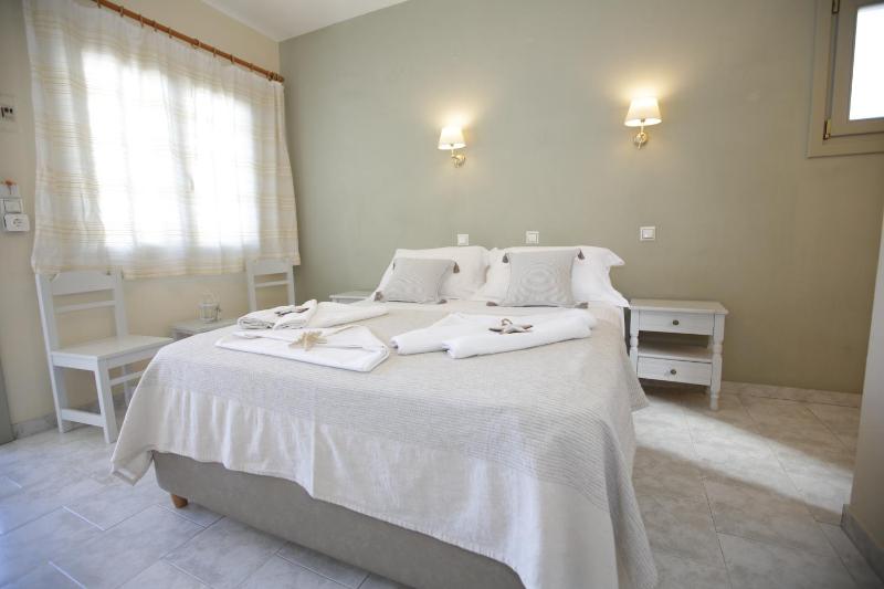Double or Twin Room with Partial Sea View image 3