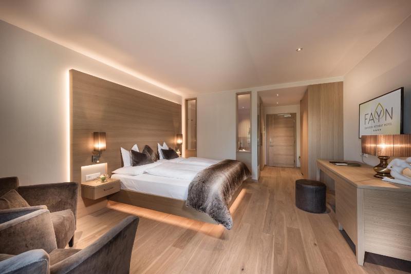 Double Room with Terrace image 2