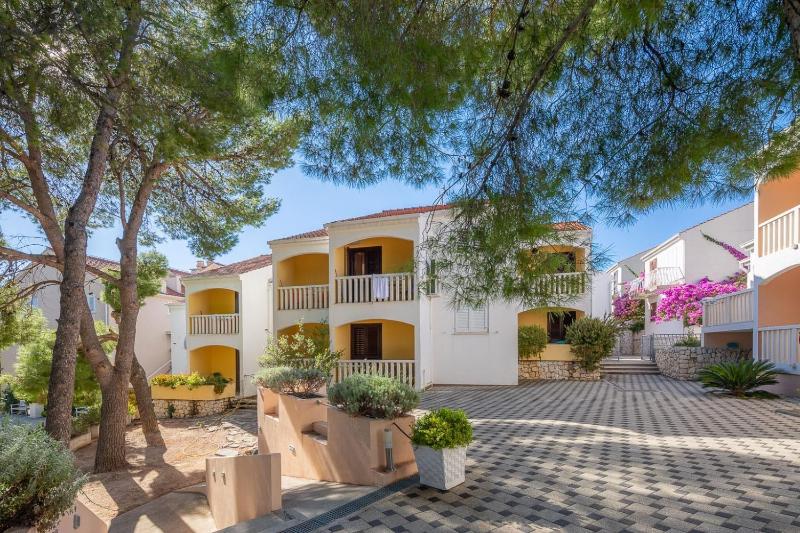 Lavica Seaside Apartments Podstrana - image 1