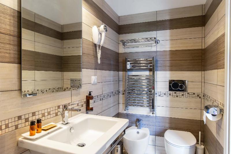 Double or Twin Room with Private Bathroom image 4
