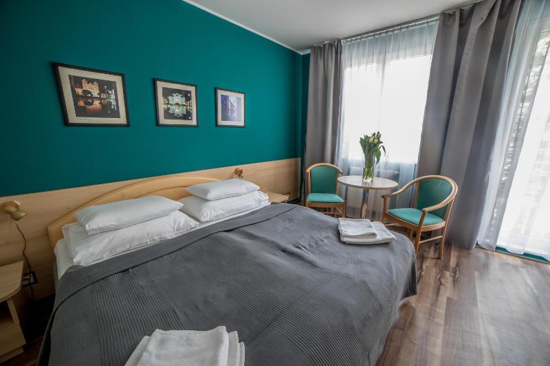 Double or Twin Room image 4