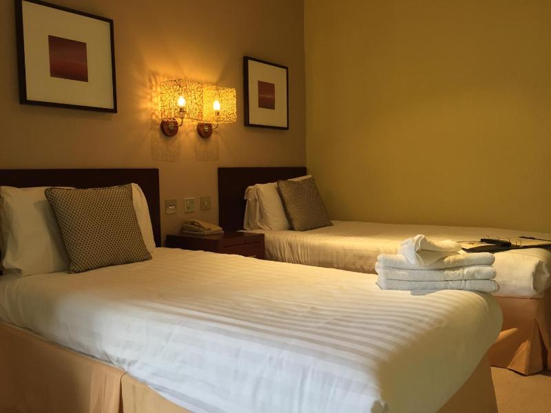Standard Triple Room image 4