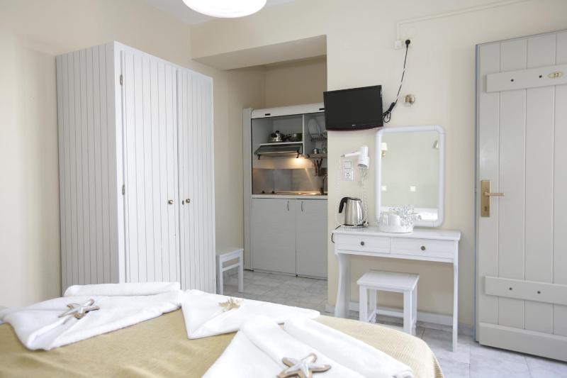 Studio with Partial Sea View (2 Adults) image 1