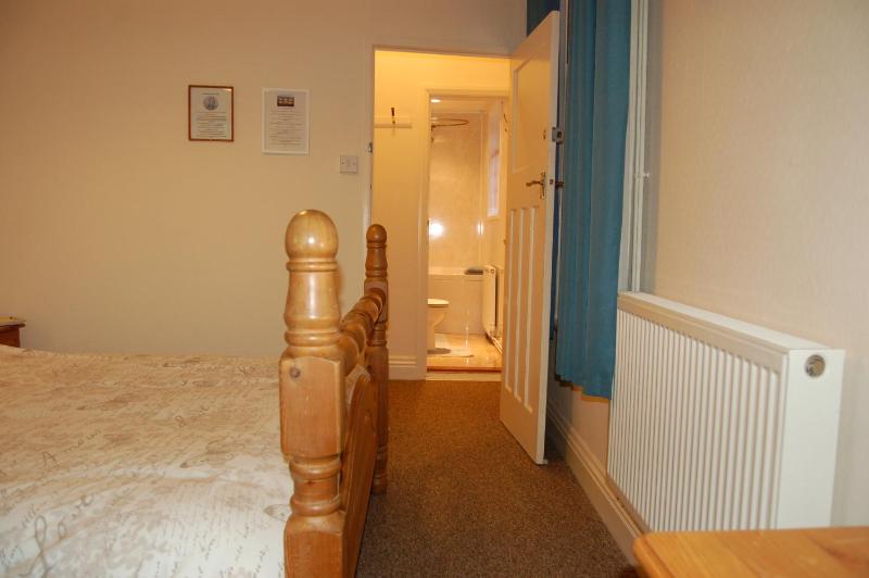 Deluxe Double Room with Bath image 3