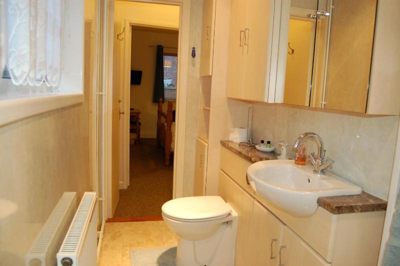 Deluxe Double Room with Bath image 2