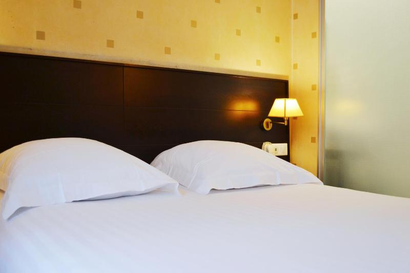 Standard Single Room image 4